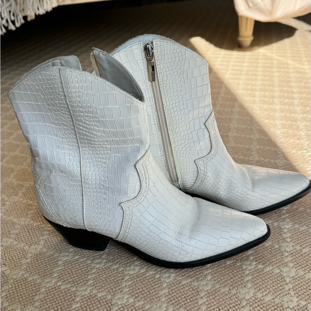 White Croc-Embossed cowboy boot